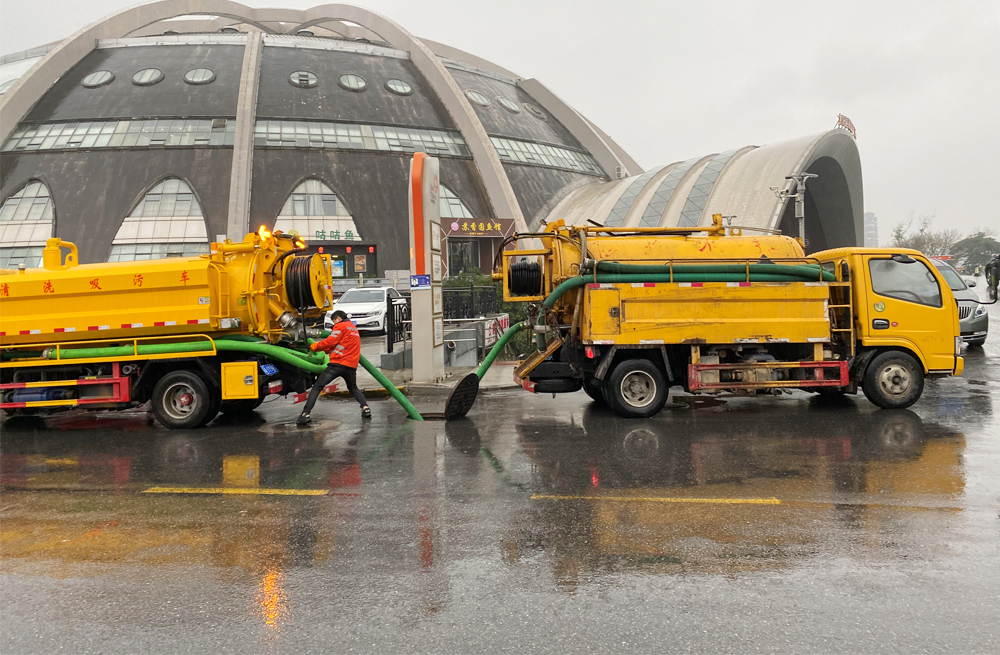 孝陵卫商场管道清淤